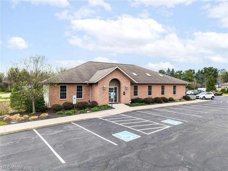 665 Briarthorn Crescent Drive, Wadsworth, OH 44281 Photo 2