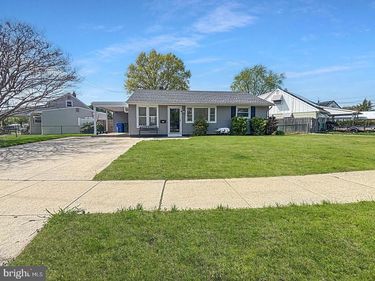 406 HOLMES DRIVE, BURLINGTON, NJ 08016