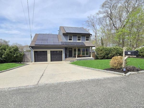 27 Ridgewood Avenue, Selden, NY 11784