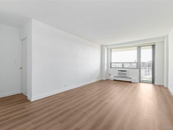 61-15 97 , Unit 14E, Rego Park, NY 11374