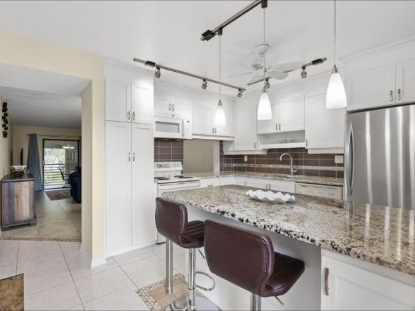 6095 N Sabal Palm Boulevard, Unit 210, Tamarac, FL 33319