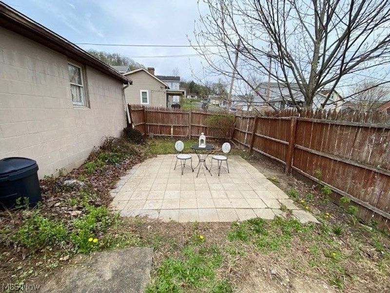 810 Daniels Street, Toronto, OH 43964 Photo 15