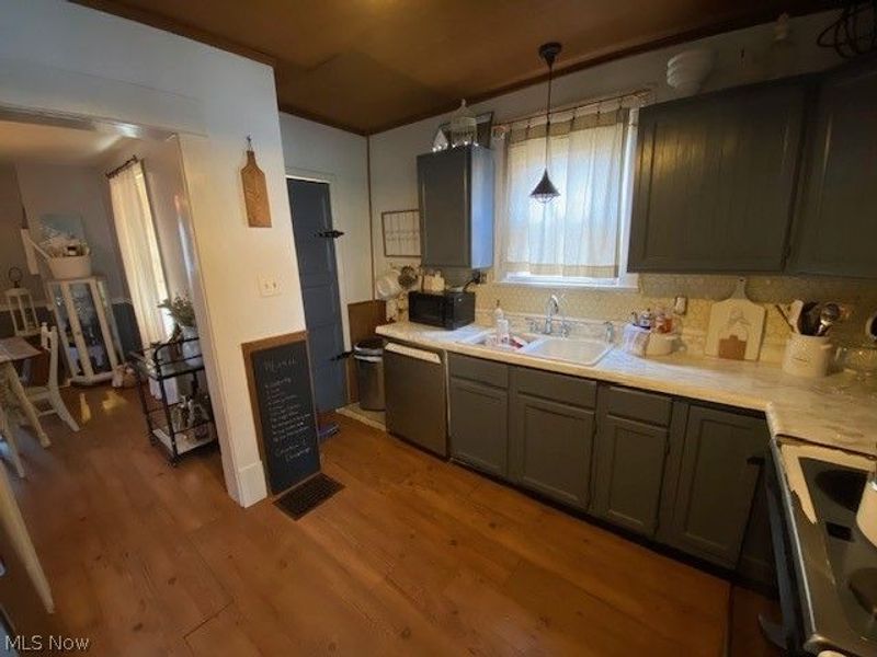 810 Daniels Street, Toronto, OH 43964 Photo 9