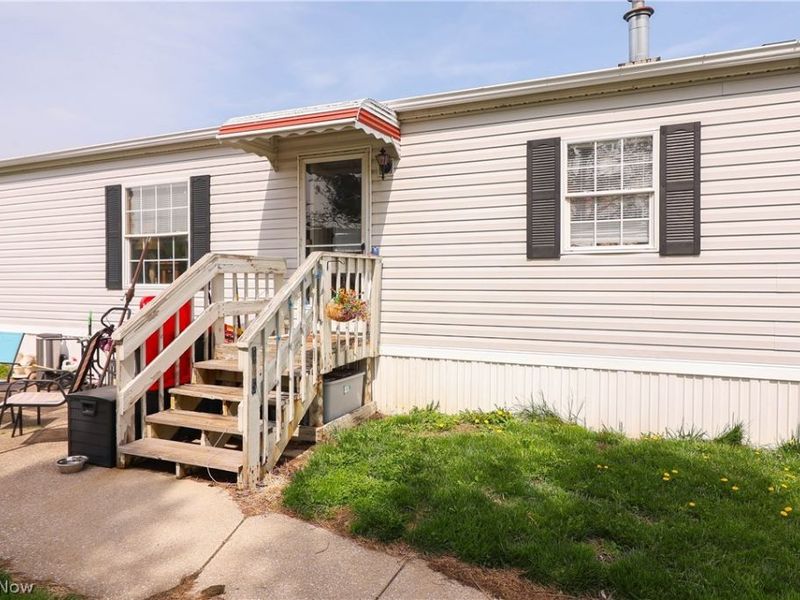 375 Golfway Drive, Painesville Township, OH 44077 Photo 2