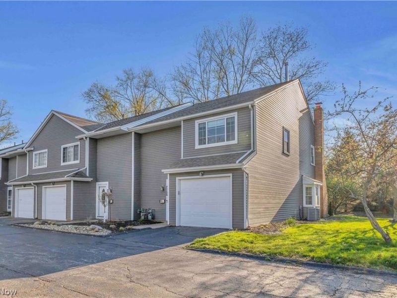 1748 Walnut Lane, Unit 32, Rocky River, OH 44116 Photo 2