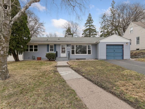 1947 Yorkshire Court , Saint Paul, MN 55116