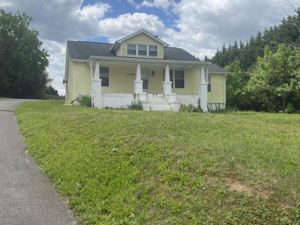 1906 W Lamar Alexander Pkwy, Maryville, TN 37801