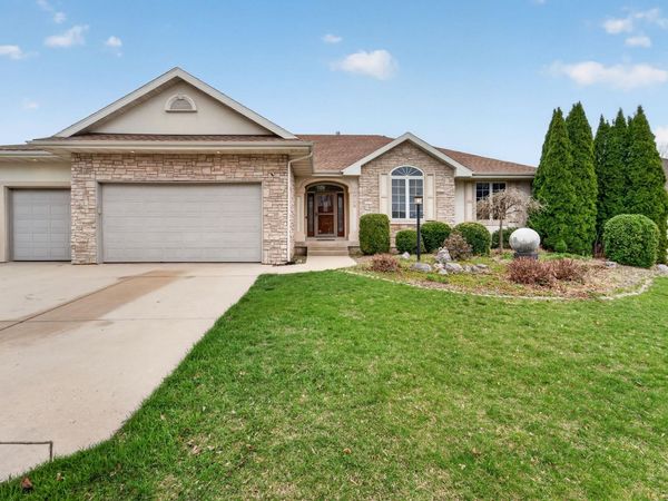 609 S Meadowbrook Lane, Waunakee, WI 53597