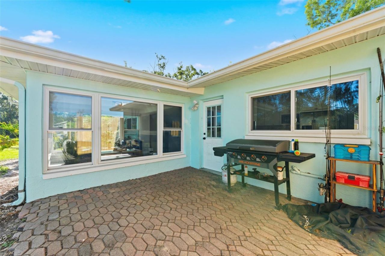 910 Linwood Terrace , Lutz, FL 33549 Photo