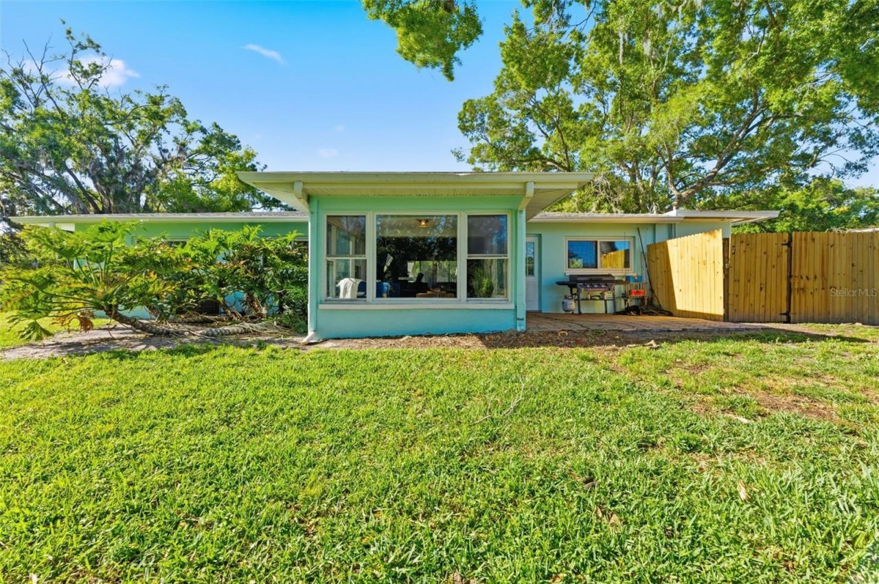 910 Linwood Terrace , Lutz, FL 33549 Photo