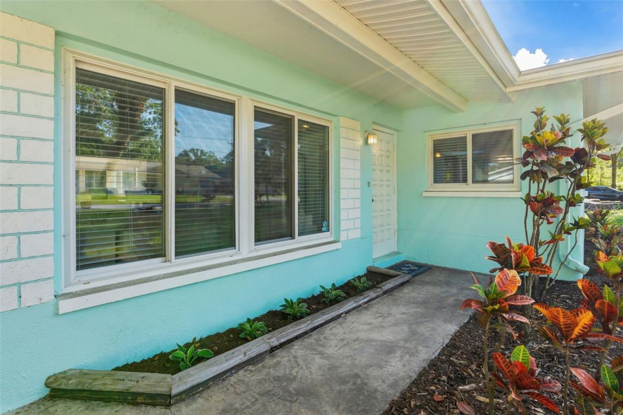 910 Linwood Terrace , Lutz, FL 33549 Photo