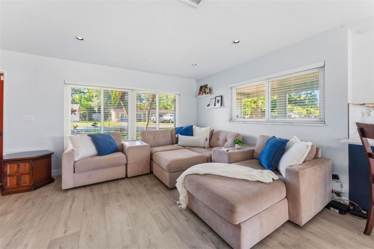 910 Linwood Terrace , Lutz, FL 33549 Photo