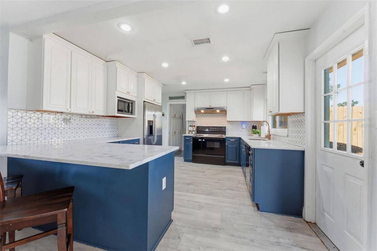 910 Linwood Terrace , Lutz, FL 33549 Photo