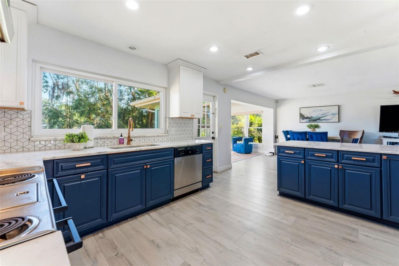 910 Linwood Terrace , Lutz, FL 33549 Photo