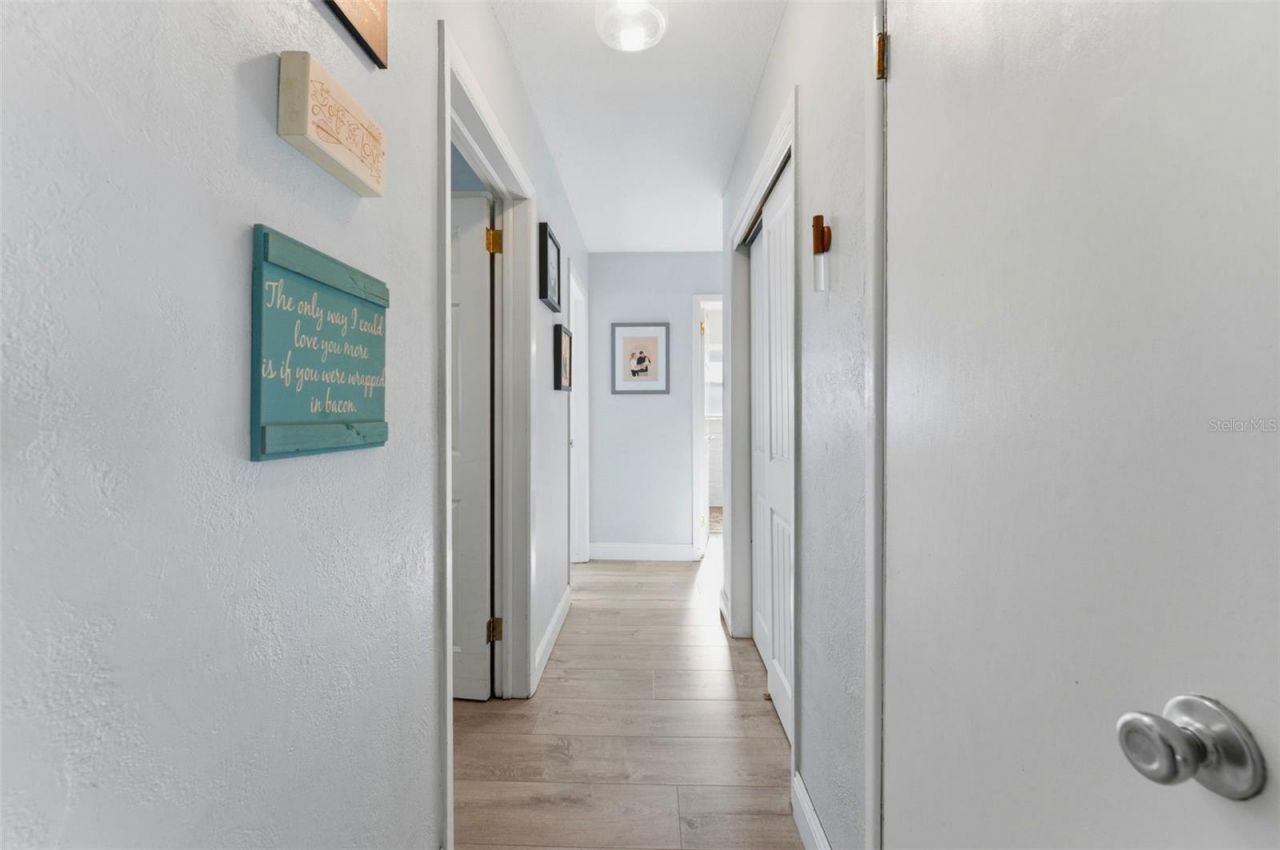 910 Linwood Terrace , Lutz, FL 33549 Photo