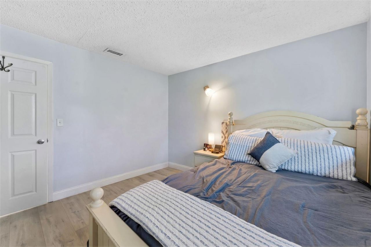 910 Linwood Terrace , Lutz, FL 33549 Photo