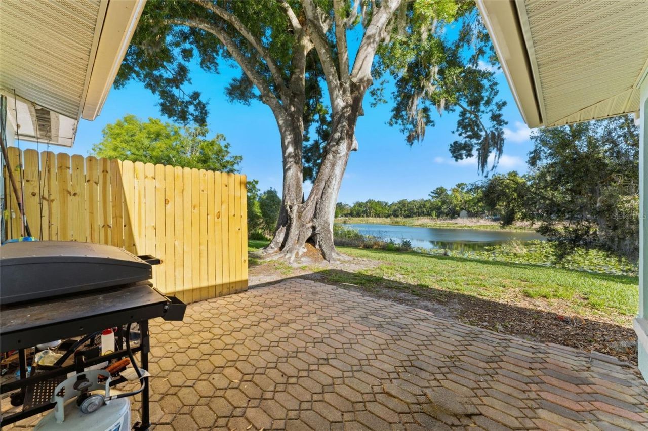 910 Linwood Terrace , Lutz, FL 33549 Photo