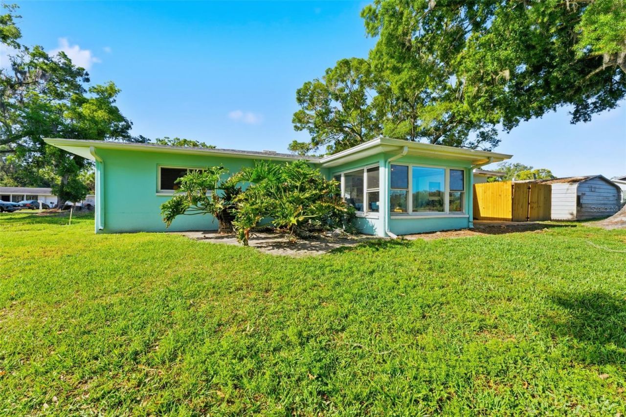 910 Linwood Terrace , Lutz, FL 33549 Photo