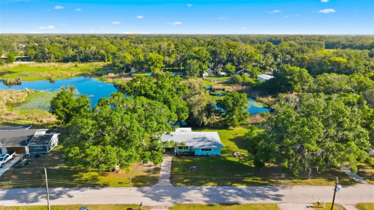 910 Linwood Terrace , Lutz, FL 33549 Photo