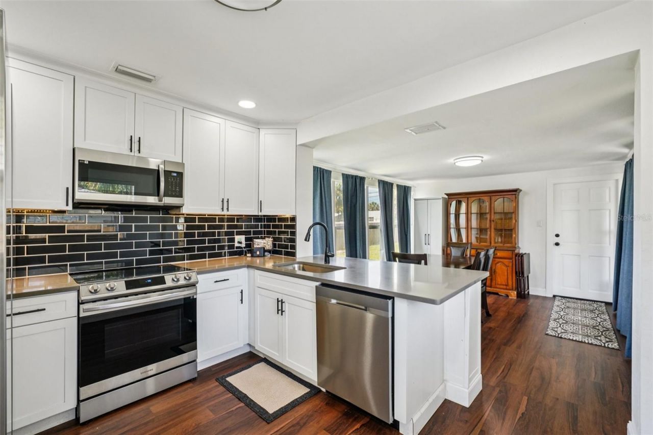 6527 3rd Avenue S, Saint Petersburg, FL 33707 Photo