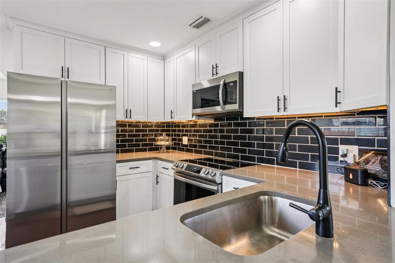 6527 3rd Avenue S, Saint Petersburg, FL 33707 Photo
