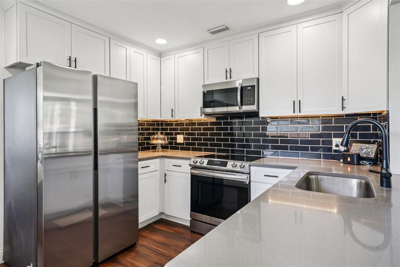 6527 3rd Avenue S, Saint Petersburg, FL 33707 Photo