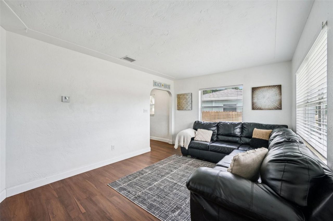 6527 3rd Avenue S, Saint Petersburg, FL 33707 Photo