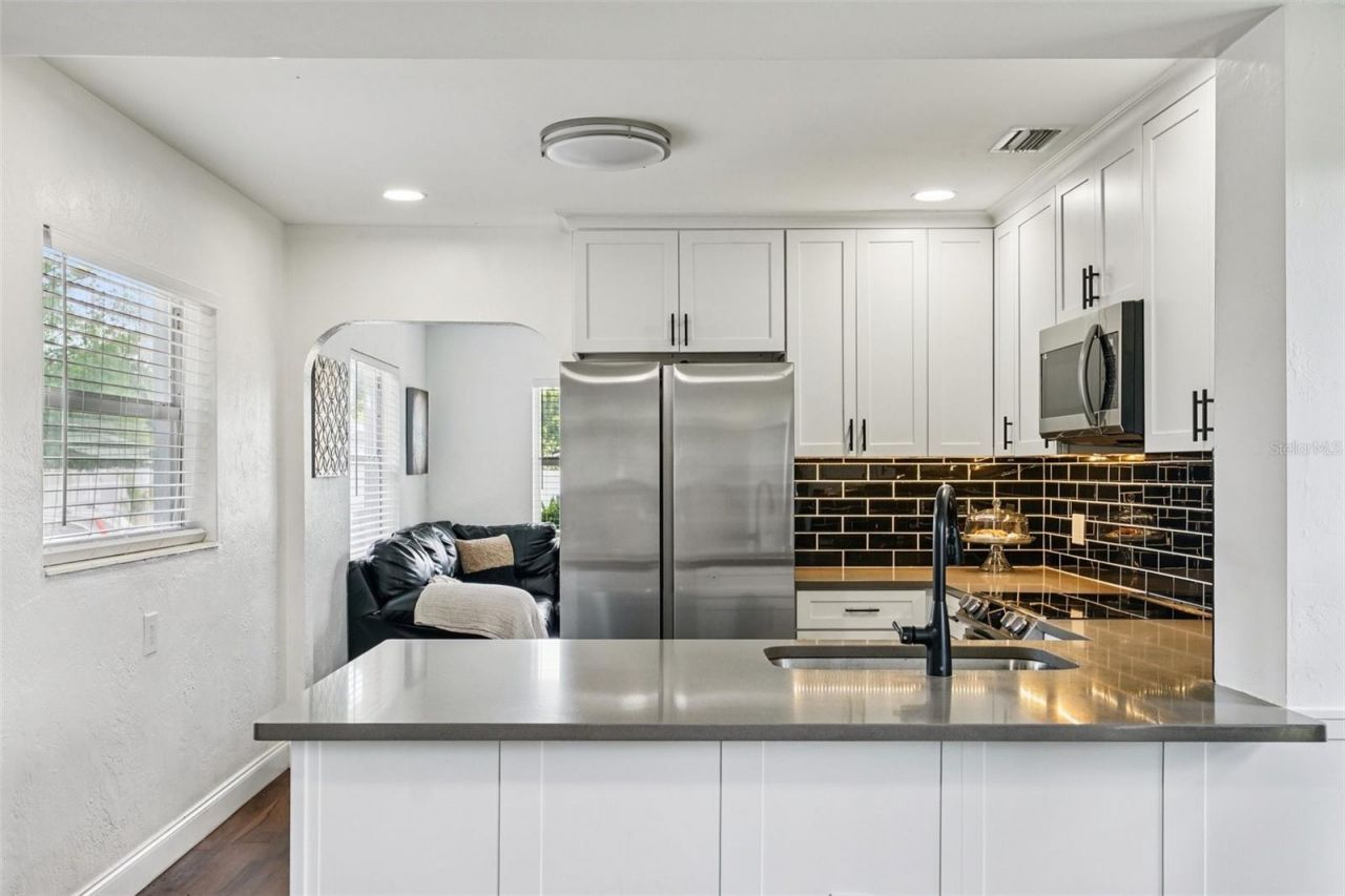 6527 3rd Avenue S, Saint Petersburg, FL 33707 Photo