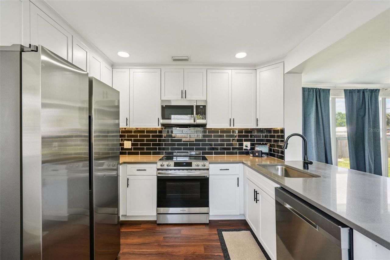 6527 3rd Avenue S, Saint Petersburg, FL 33707 Photo