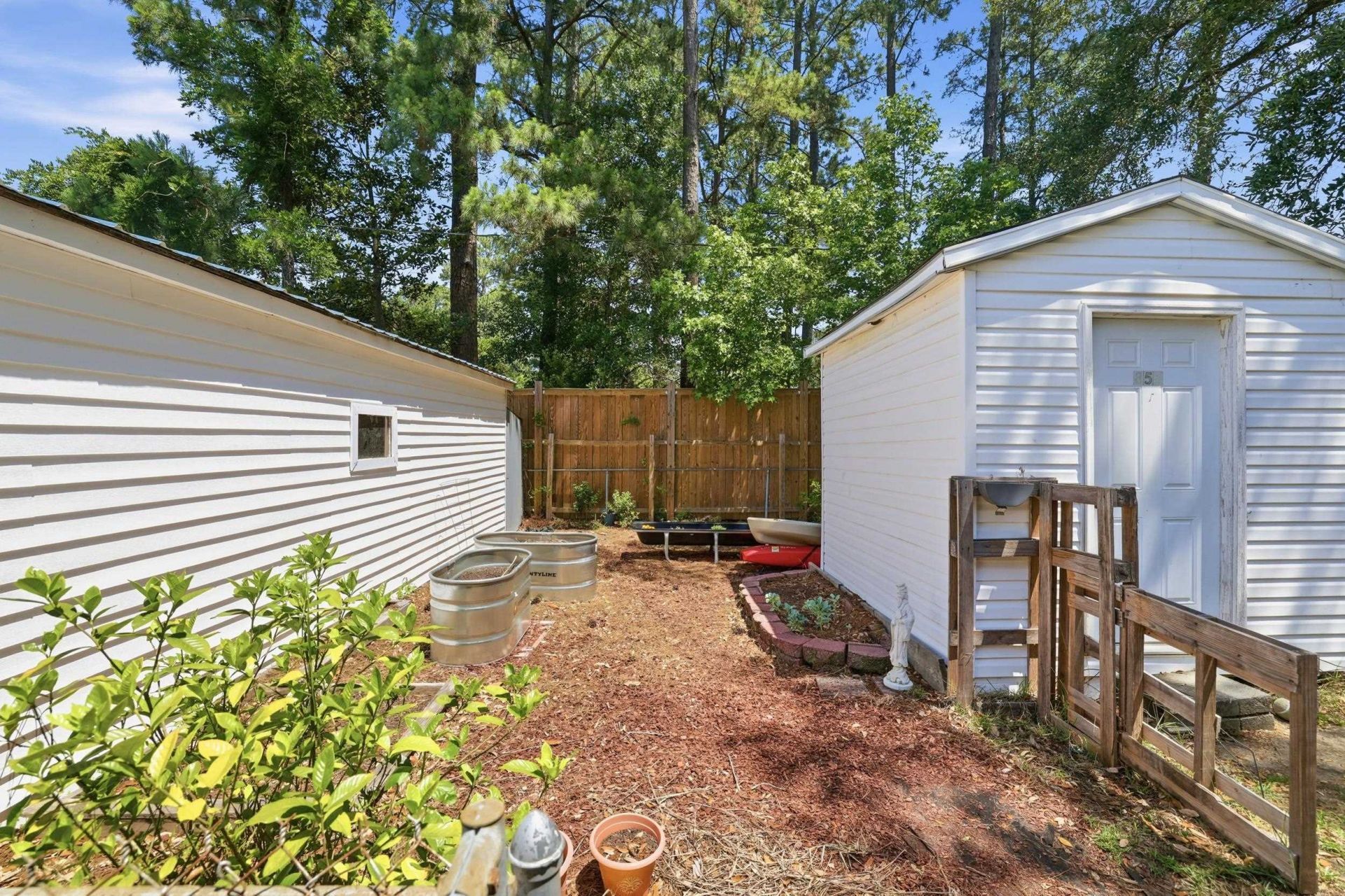 408 Rosemary St. Photo 34