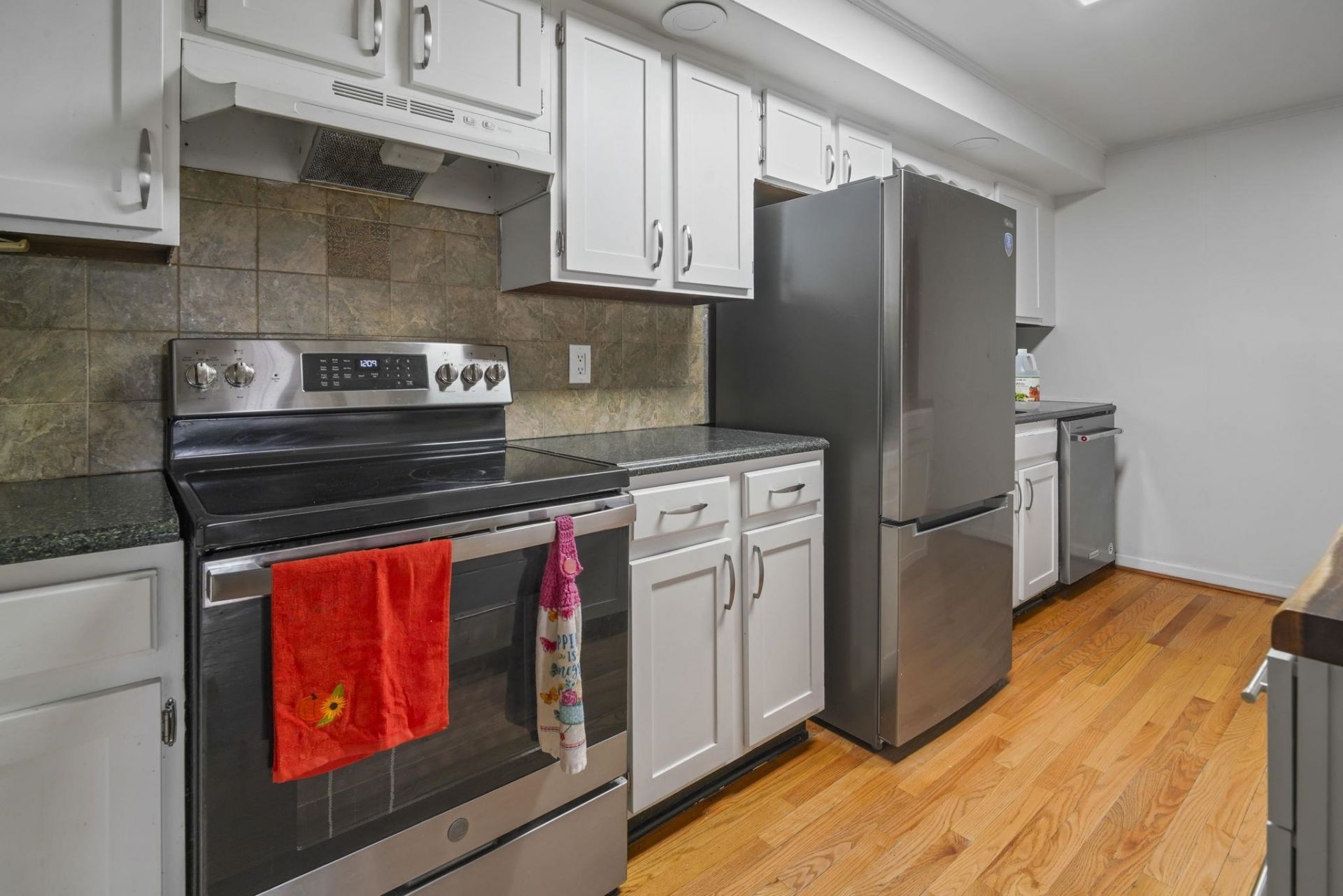 408 Rosemary St. Photo 8