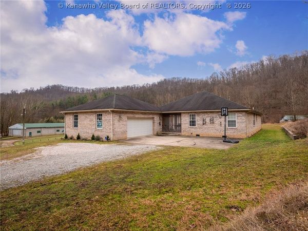 634 Hitch N Go Lane, Elkview, WV 25071