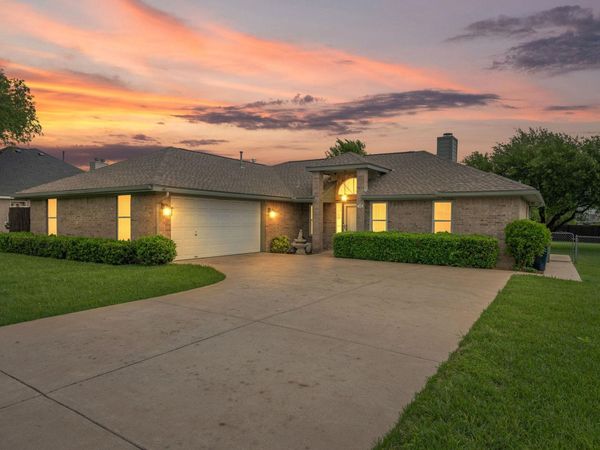 1816 Emerald Isle DR, Leander, TX 78641