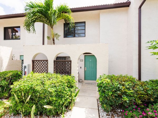 21820 Cypress Circle, Unit 25d, Boca Raton, FL 33433