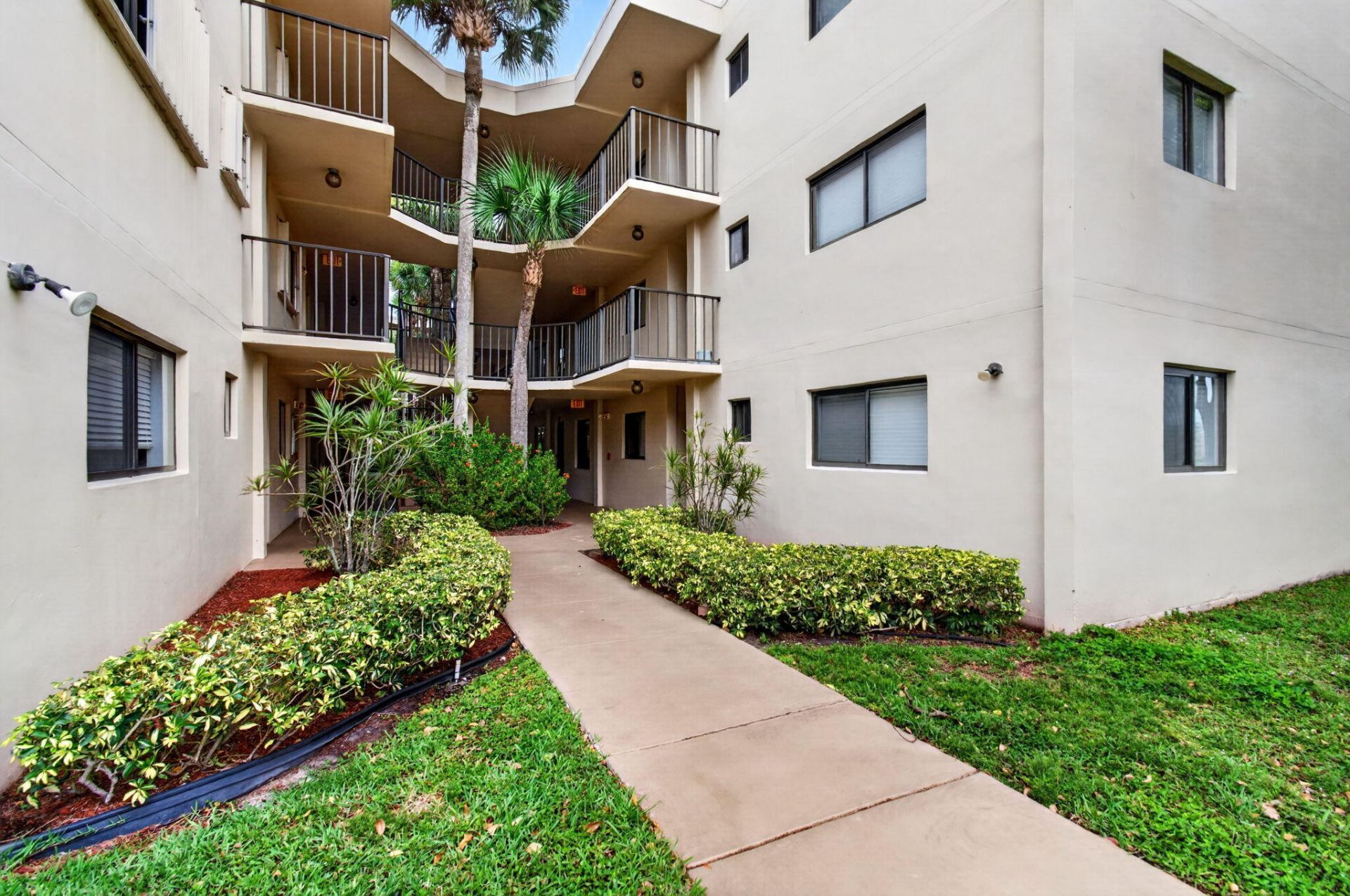 5280 Las Verdes Circle, Unit 112, Delray Beach, FL 33484 Photo