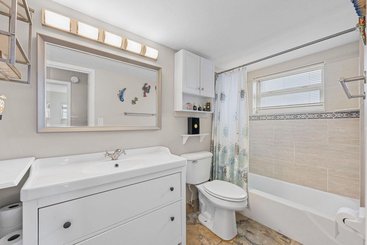 1831 NE 38th Street, Unit 410, Oakland Park, FL 33308 Photo