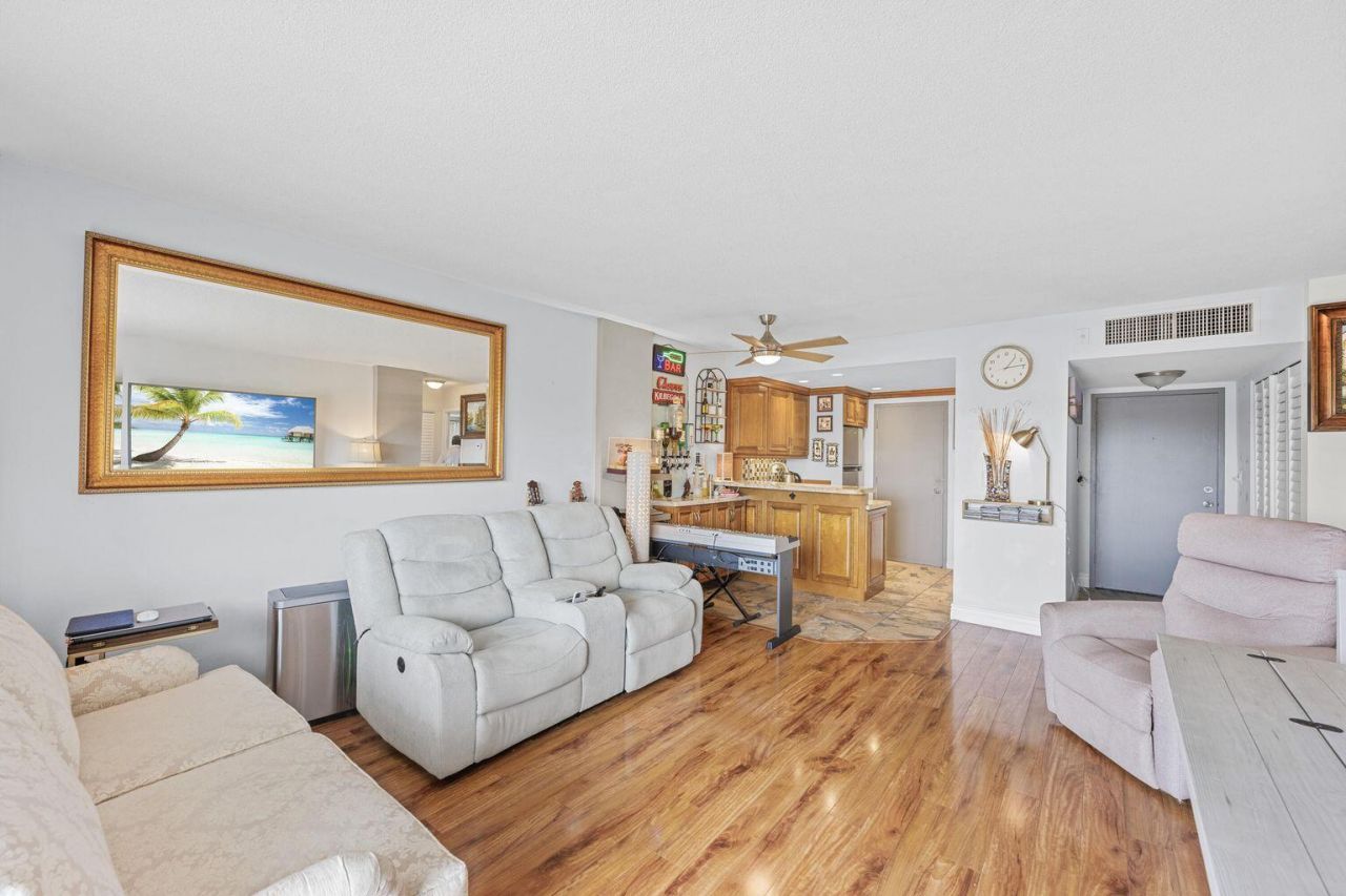 1831 NE 38th Street, Unit 410, Oakland Park, FL 33308 Photo