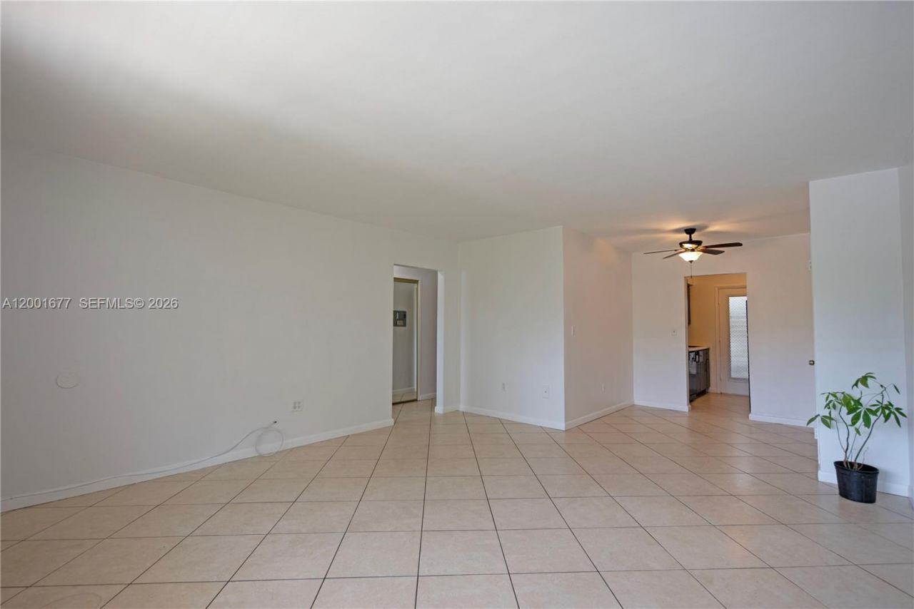 2250 Bay Dr, Unit 4, Miami Beach, FL 33141 Photo