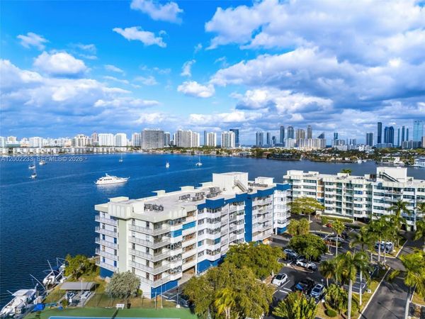 16546 NE 26th Ave, Unit 3J, North Miami Beach, FL 33160