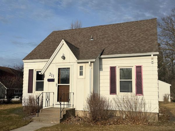 211 Crocker Avenue N, Thief River Falls, MN 56701