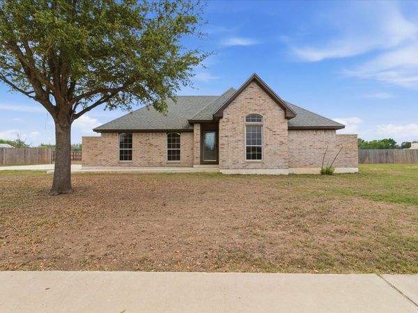 197 Thomas DR , Martindale, TX 78655