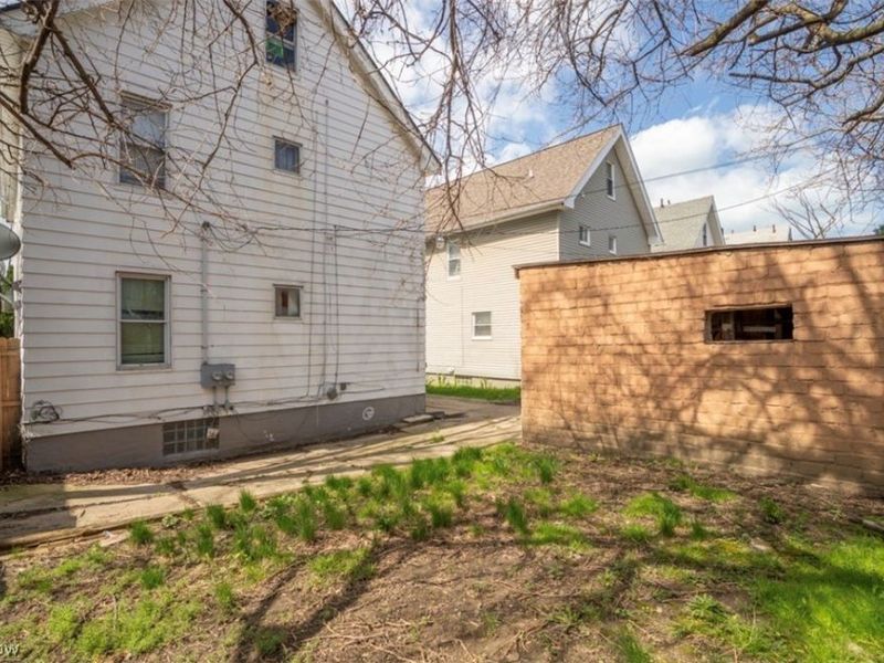 817 Alhambra Road , Cleveland, OH 44110 Photo 5