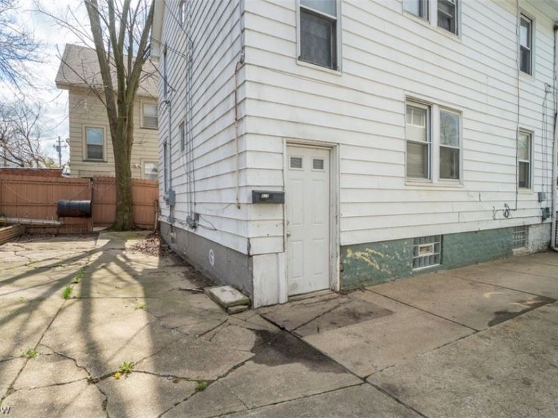 817 Alhambra Road , Cleveland, OH 44110 Photo 6