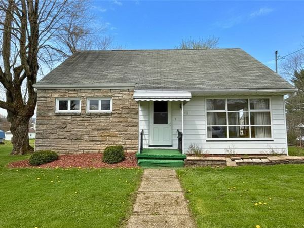 423 Flower Ave, Grove City, PA 16127