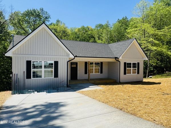 208 Vintage Lane, Clinton, TN 37716