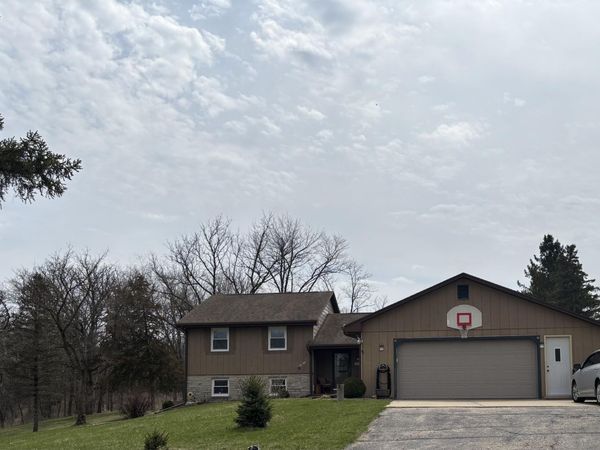 3377 N HACKBARTH Rds, Janesville, WI 53548