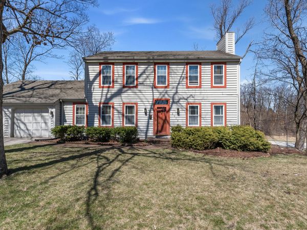 2908 Devonshire Ct, Waukesha, WI 53188