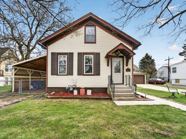 1739 Chatham St, Racine, WI 53402