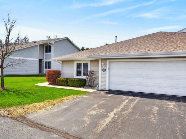 207 Hartford Sq, Hartford, WI 53027