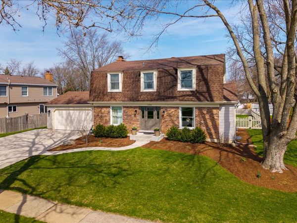 208 S Birchwood Drive , Naperville, IL 60540